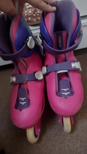 Patins rosa 4 rodas retas usado em bom estado