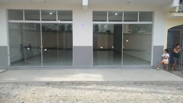 Ponto Comercial 240m² no Centro de Santana do Manhuaçu