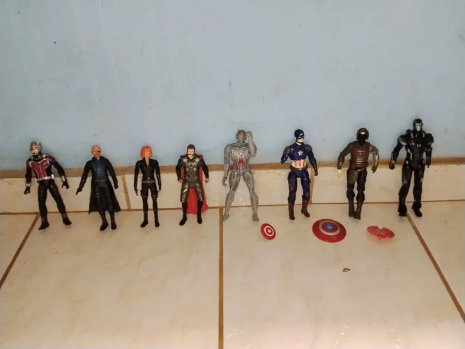 Vendo coleção de brinquedos da Marvel 