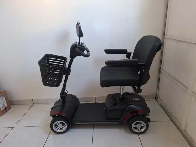 Scooter motorizada para deficiente físico 