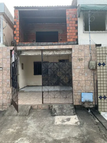 Casa para venda possui 139 metros quadrados em Monte Castelo - Fortaleza - Ceará