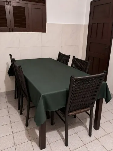 Mesa de cozinha com 6 cadeiras pode ser troca em outra de 4