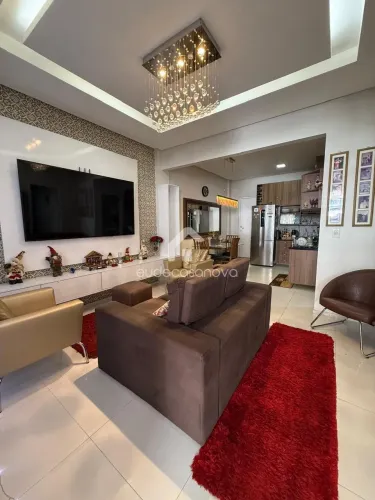 Casa 2 qts, sendo 1 suíte, Coroado