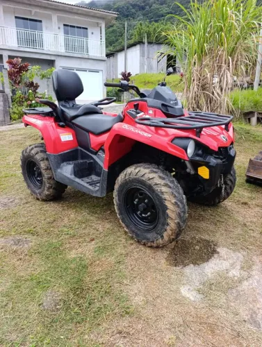 Quadriciclo Can-am 570cc MAX 2018.  