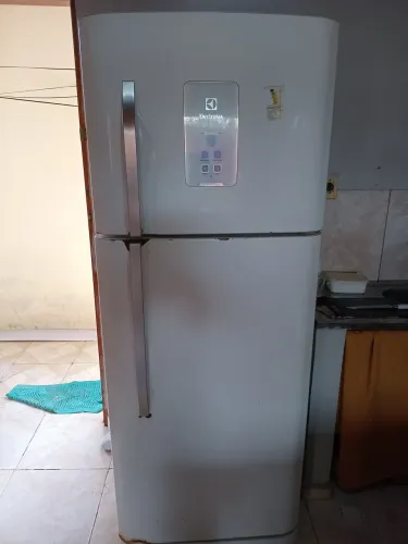 Geladeira fross fire com apenas algumas macas de uso mas conservação perfeitamente