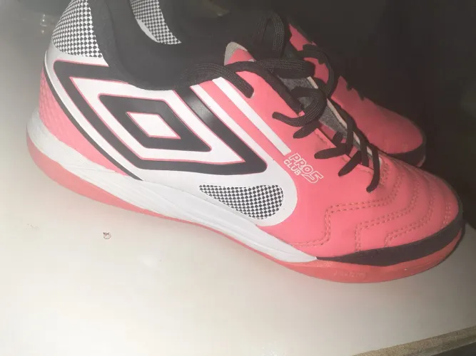 Chuteira de futsal umbro pro5 original número 40 semi nova 300 R$