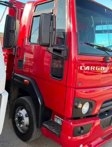 ford cargo 1119 vermelho 2014 carroceria 7,5m