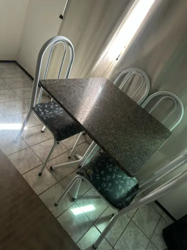 Mesa 4 cadeiras