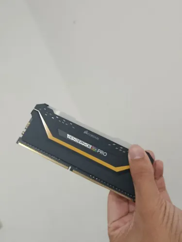 Memória RAM Corsair RGB 8GB 3200MHz CL16 - ESTADO DE NOVA! OPORTUNIDADE!
