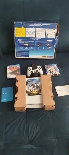 Playstation 4 branco de colecionador + tv de brinde