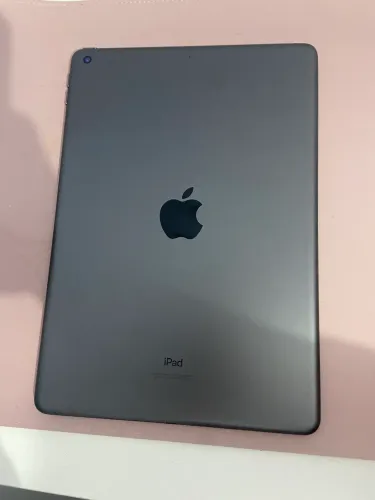 iPad 9ª geração 64GB usado totalmente conservado, sem avarias