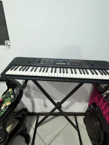 Teclado yamaha psr E253