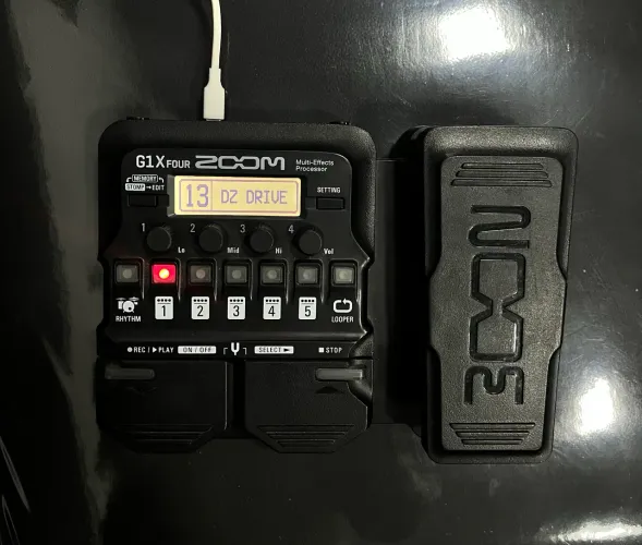 Pedaleira Zoom G1X Four