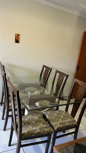 Mesa com base de mármore 
