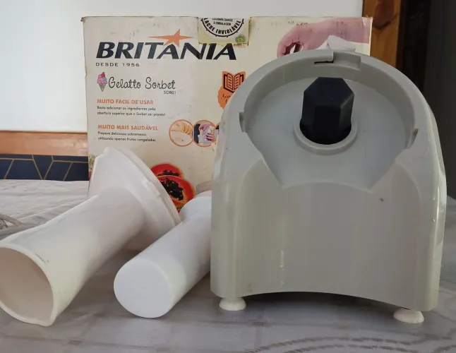 VENDO SORVETEIRA VEGANA BRITÂNIA
