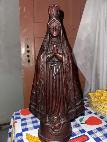 Imagem de nossa Senhora Aparecida em cerâmica banhada em metal 40 cm imagem antiga