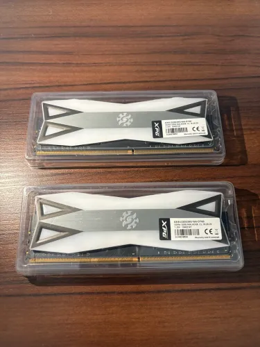 Memória RAM XPG Spectrix D60G RGB DDR4 3200MHz 16GB (2x8GB)
