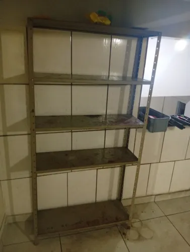 Prateleira de aço