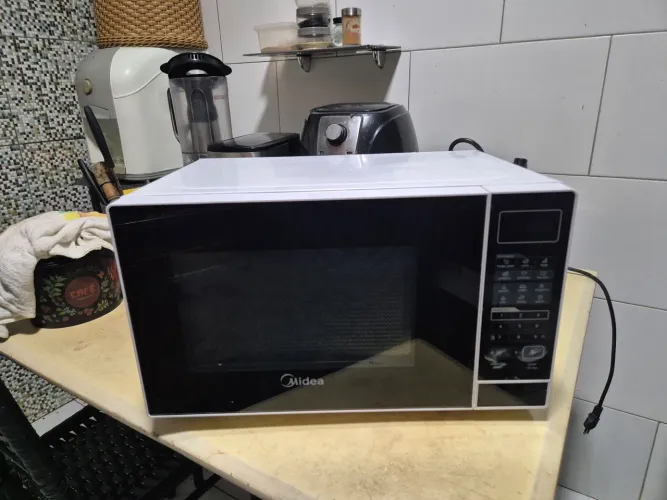 Forno Micro-ondas 20L Preto Midea 220V MRAS22<br>