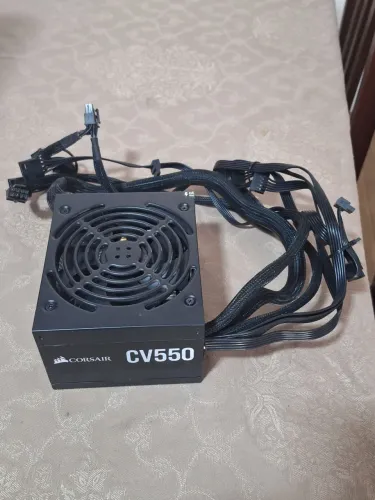 Fonte Corsair CV550 - 80 Plus bronze