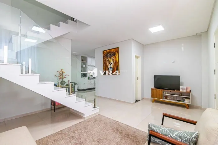 Sobrado em Condomínio à Venda no Fanny em Curitiba | 177m² | 3 Quartos com Closet | Suíte