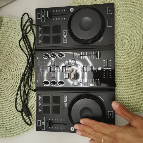 Controladora Hércules DJ Control Air