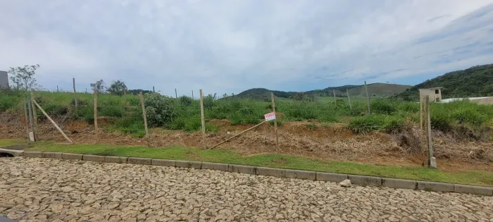 Terreno plano em condomínio fechado