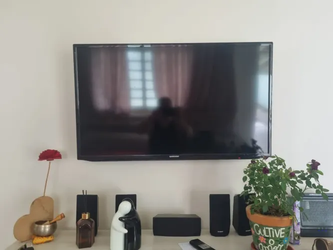 Vendo 2 TVs Samsung de 42" e 32" Usadas