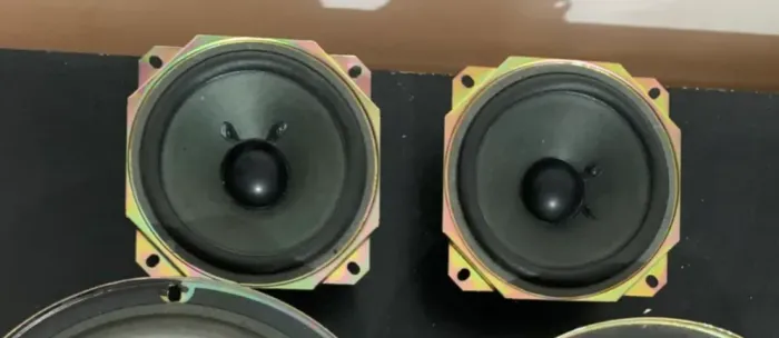 par de auto falantes de 5" + 2 telas