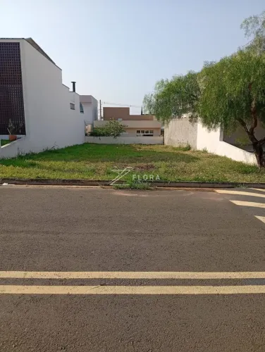 Terrenos em Condomínio - Real Parque