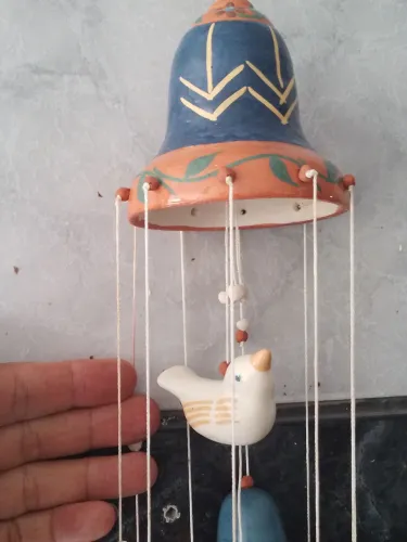 Mensageiro do vento em porcelana pintada