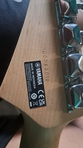 Vendo guitarra yamaha pacifica 012v nova