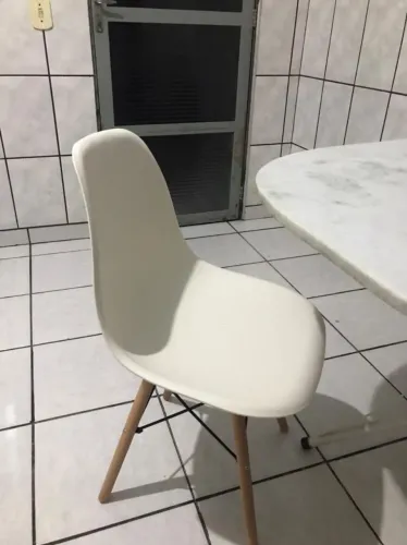 Mesa com 4 cadeiras