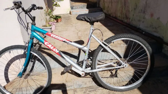 Bicicleta aro 26 semi novo