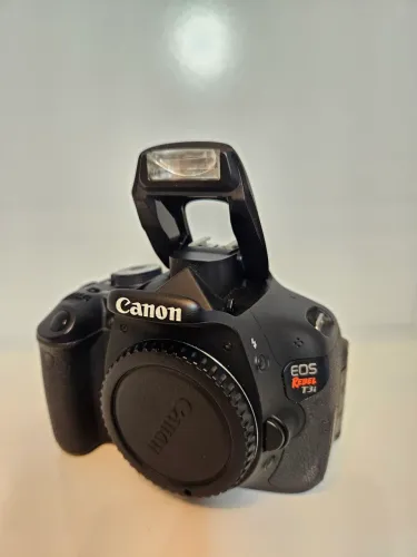 Câmera Canon T3i + acessórios