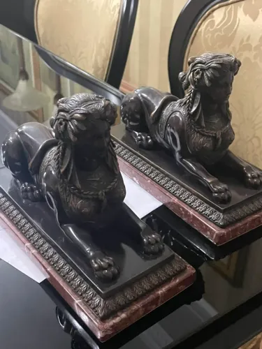 Peça decorativa de mesa em bronze