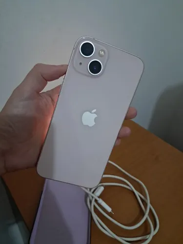 iPhone 13 tudo funcionando perfeitamente nenhuma marca de uso 128gb vai com cabo