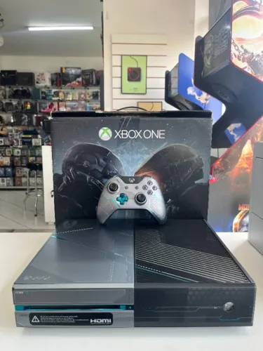 CONSOLE XBOX ONE FAT 1TB EDIÇÃO ESPECIAL HALO 5 GUARDIANS NA CAIXA SEMINOVO - XBOX ONE