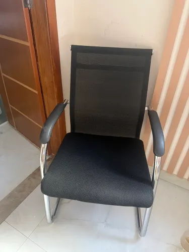 Mesa e cadeira de escritório