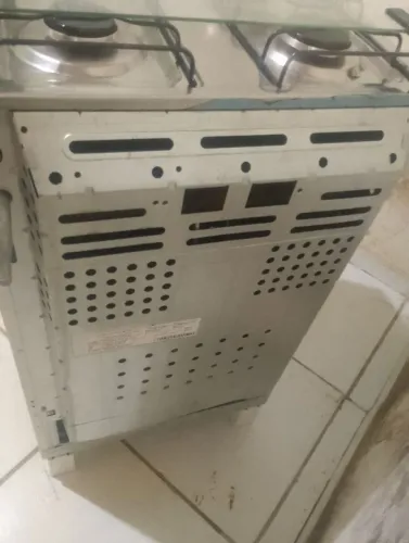 Vendo, fogão 4 bocas semi novo, não entrego