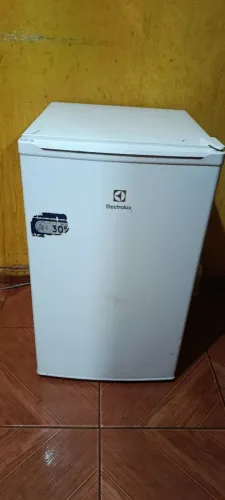Vendo Frigobar da Marca Electrolux de 120 litros, com todas as pratileiras