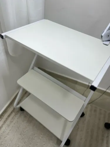 Mesa auxiliar em Z