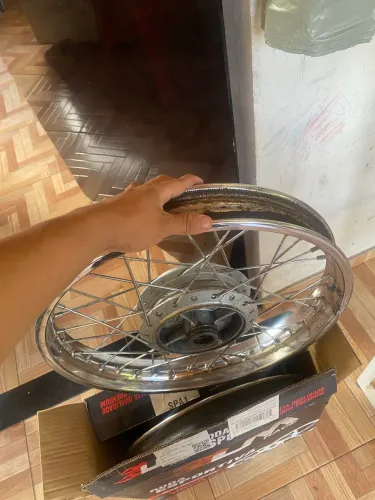 Vendo par de rodas de raio