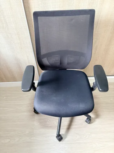 Cadeira de escritório ergonômica com apoio de lombar