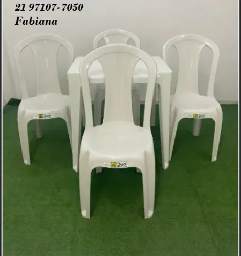 Conjunto de mesa com cadeiras de plastico