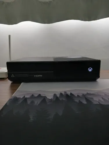 Xbox one + 5 jogos + pilhas recarregáveis + controle