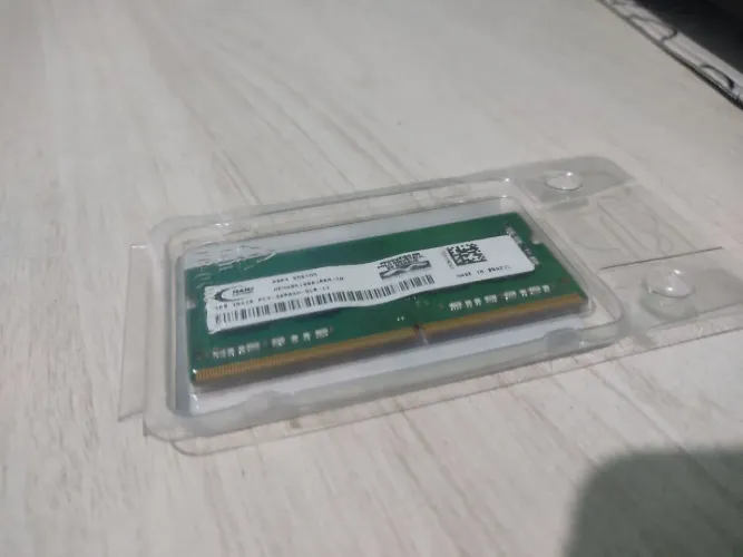 (Apenas 15 Dias De Uso) Memória RAM 4GB DDR4 3200MHz para notebook