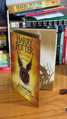 Livro Harry Potter e a Criança Amaldiçoada Capa Dura + 2 Livros Brindes