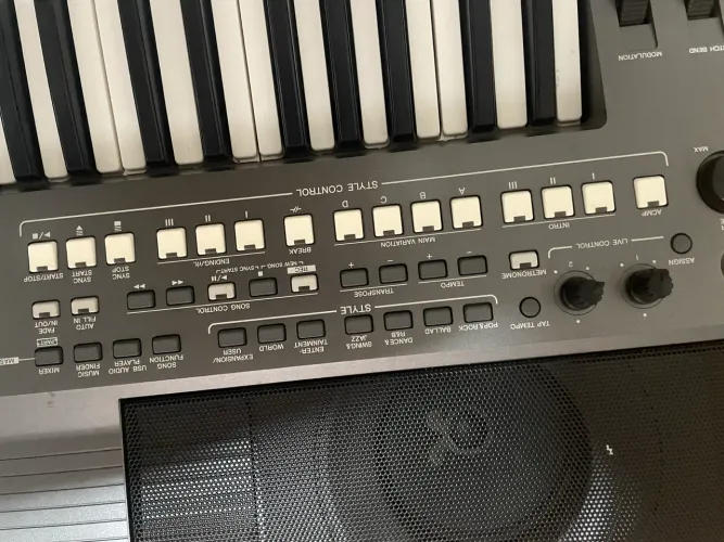 Teclado arranjador Yamaha PSR S670