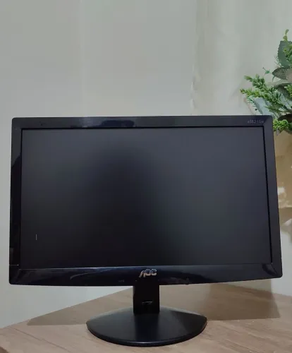 Monitor AOC LED 15,6" e1621Sw - Em Excelente Estado!